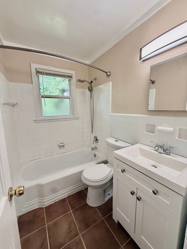 Building Photo - 2650 Cedarbrook Dr