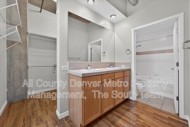 Building Photo - 3201 Shoshone St