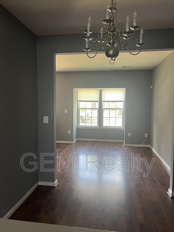 Building Photo - 7120 Azalea Dr