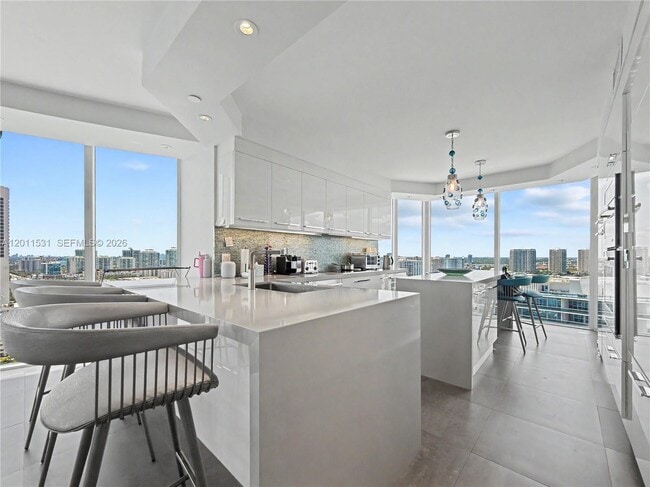 Building Photo - 17555 Collins Ave