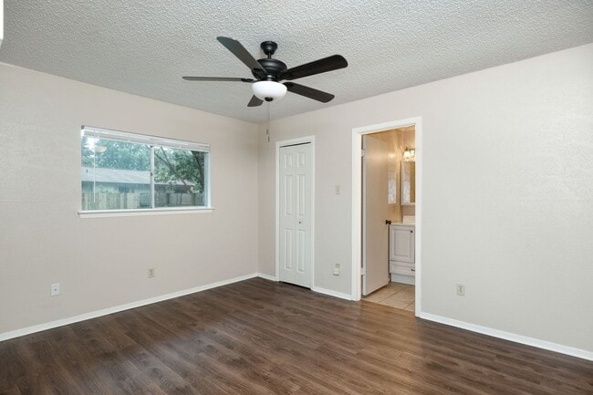 Building Photo - Awesome 3 Bedroom house in Anderson Mill with 2 Car Garage!