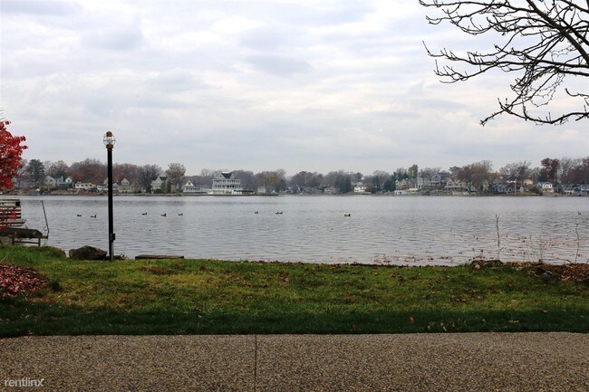 Building Photo - 2 br, 1.5 bath House - 121 N North Shore Dr