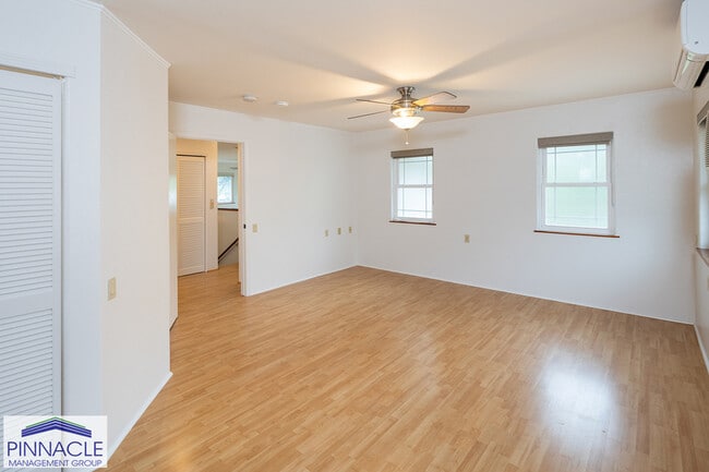 Building Photo - 3329 Woodlawn Dr