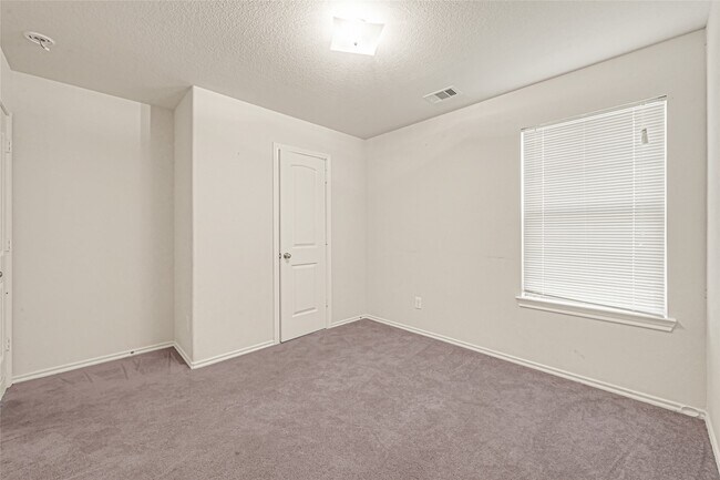 Building Photo - 2806 Morgensen Dr