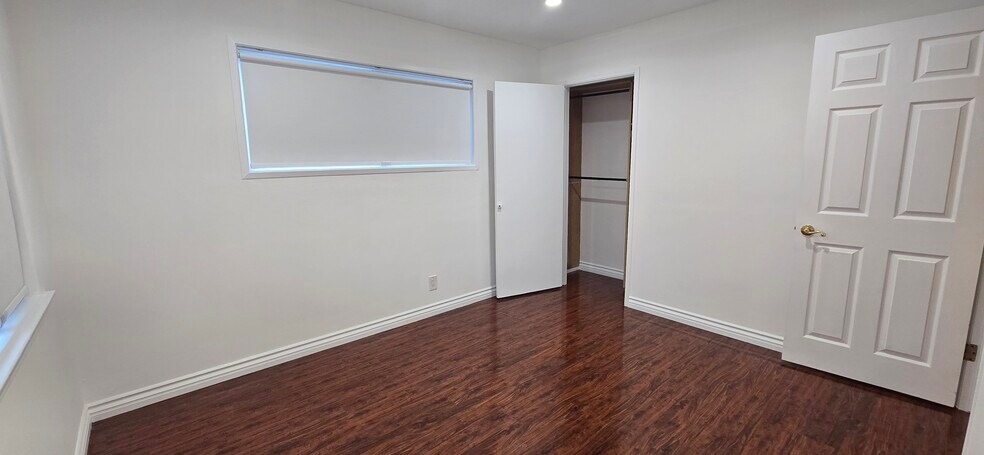 Building Photo - 10937 Collett Ave