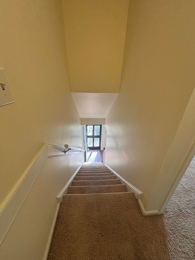 Building Photo - New Listing - Available Now!