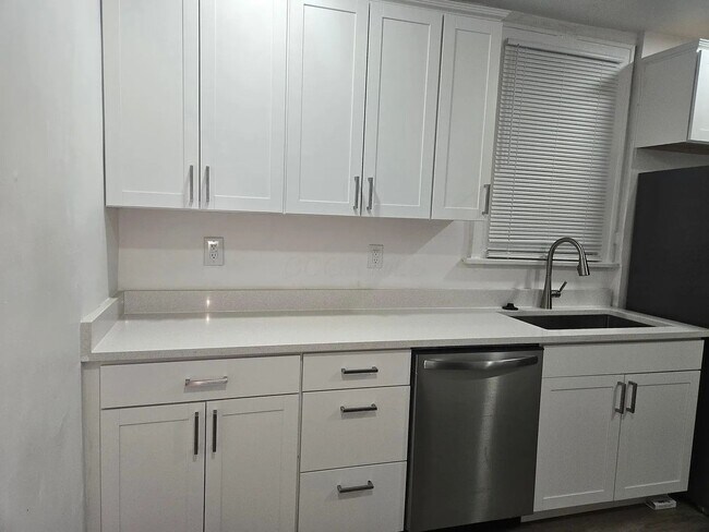 Building Photo - 127 N Burgess Ave