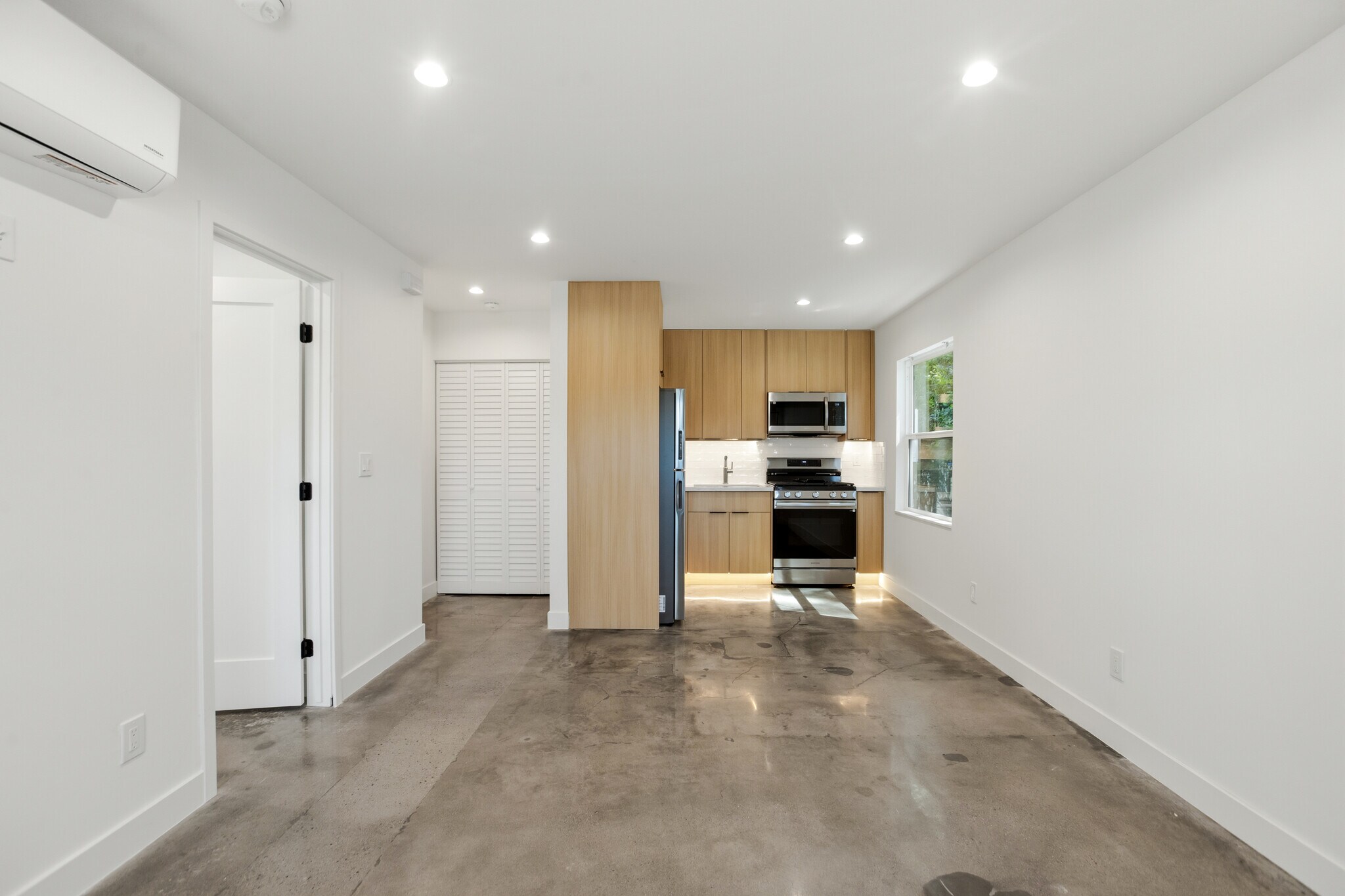 Living room - 7314 Fallbrook Ave