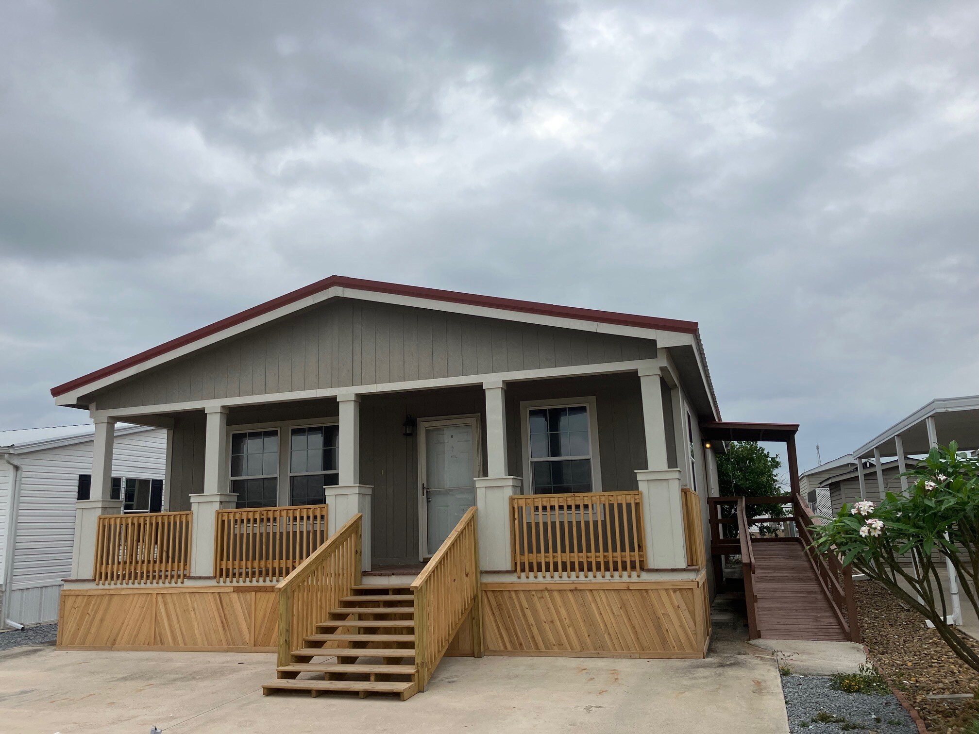 RIGHTSIDE WITH RAMP - 2107 Double Eagle Dr