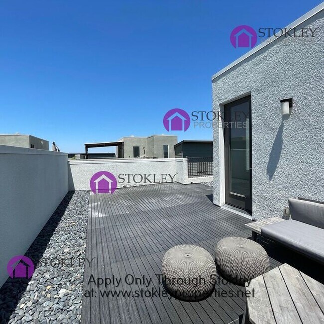 Building Photo - 1543 Longitude Dr