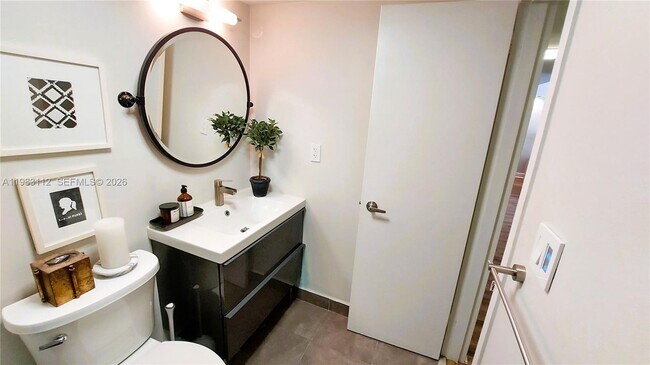 Building Photo - 3375 N Country Club Dr