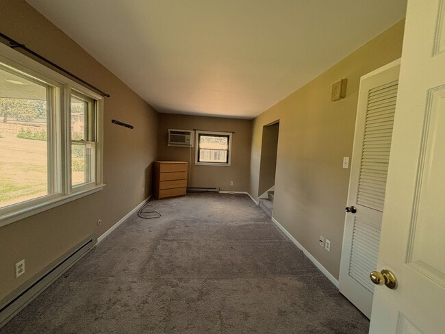 Building Photo - MOVE IN SPECIAL! 3-Bedroom Home in Parklan...