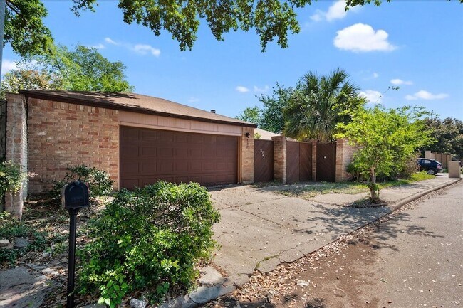 Building Photo - 8342 Silvan Wind Ln
