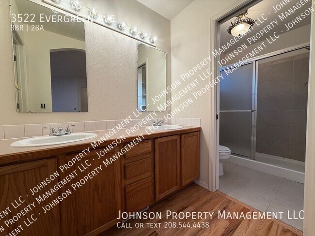 Building Photo - 3522 Evergreen Ave