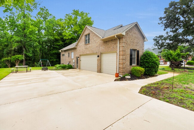Building Photo - 106 Brugg Ct