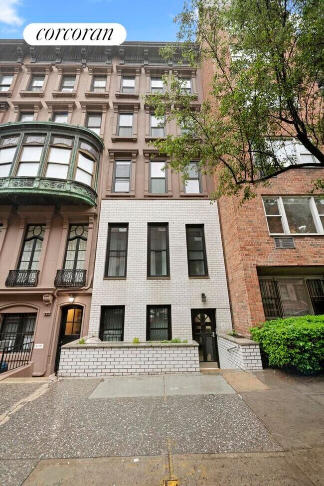 Building Photo - 47 W 71st St