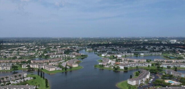 Building Photo - 202 Canterbury I