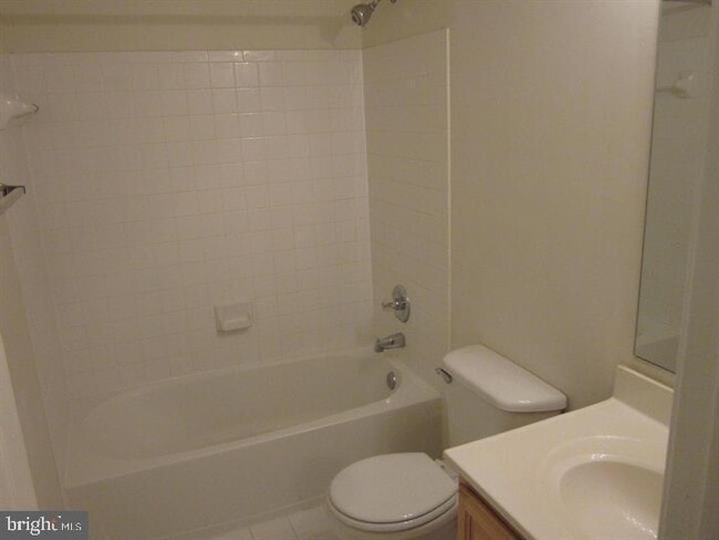 Building Photo - 635 Baystone Ct