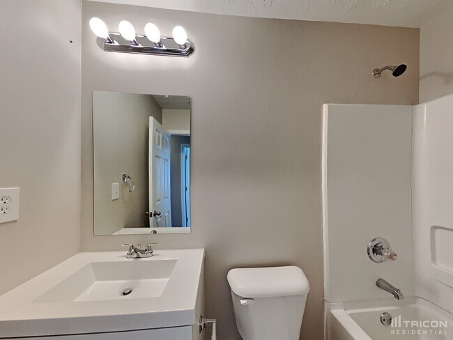 Building Photo - 315 Hazelhurst Dr