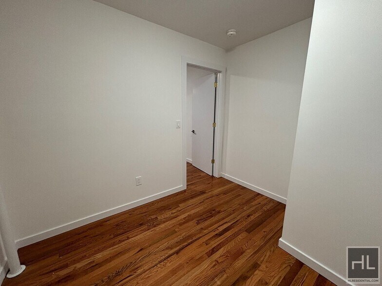 Building Photo - YORK AVENUE