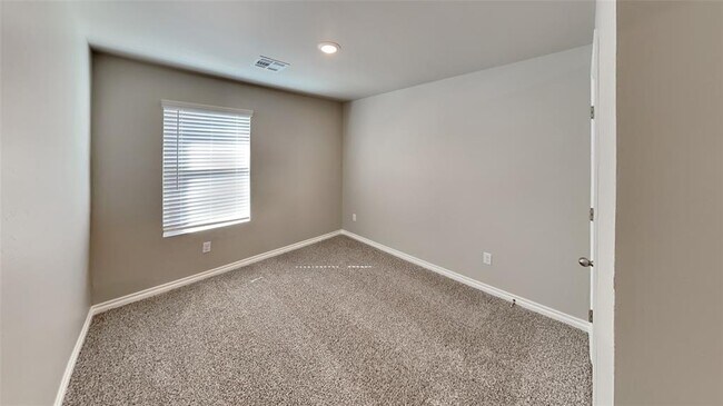 Building Photo - 2904 Casey Dr