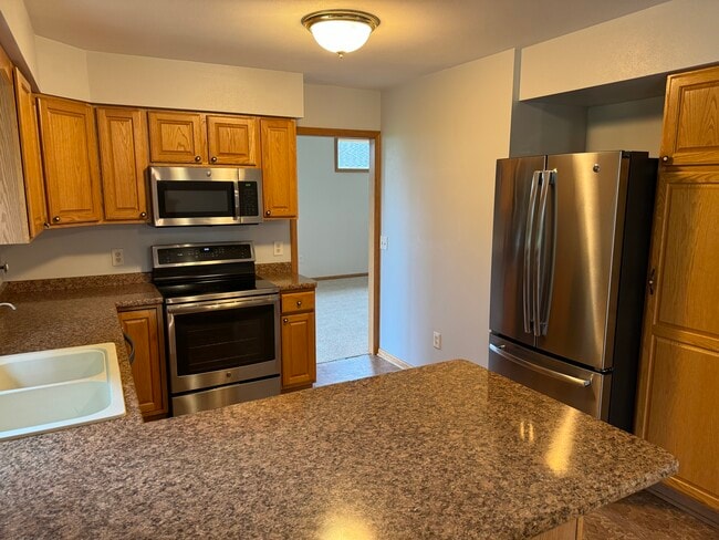 Building Photo - 506 Traveler Ln