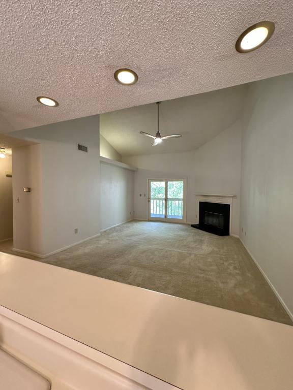 Building Photo - 14 Willow Tree Run