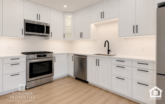 Building Photo - Modern Downstairs 2-Bedroom Unit Minutes from Sonoma Plaza