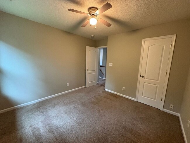 Building Photo - 223 Woodburne Ln