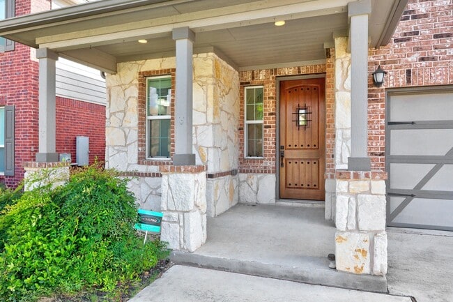 Building Photo - 528 Ayinger Ln