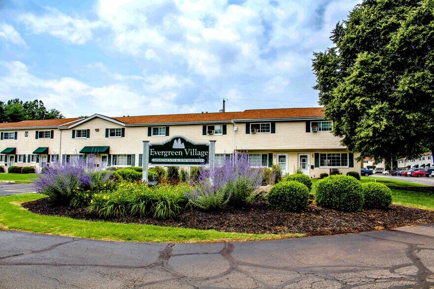 Primary Photo - Evergreen Village Apartments & Townhouses