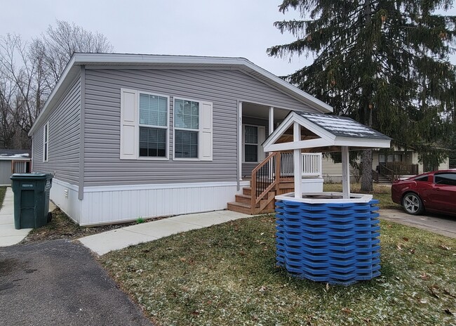 Building Photo - 3660 S Lapeer Rd