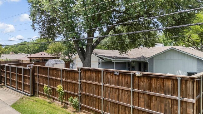 Building Photo - 7830 La Sobrina Dr