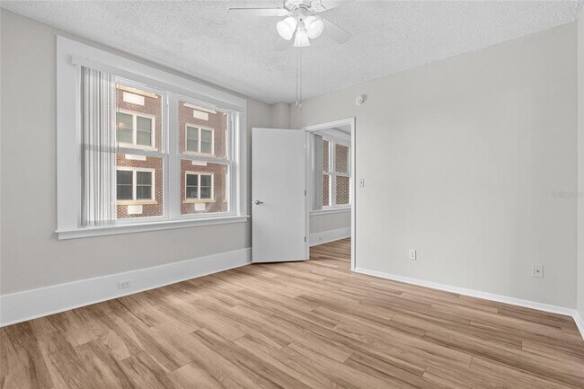 Building Photo - 411 1st Ave N