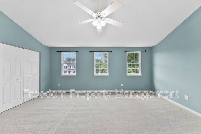 Building Photo - 9140 Worthington Dr