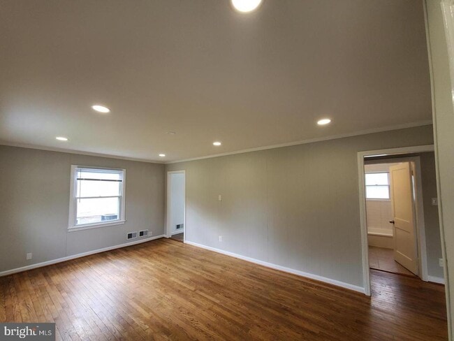 Building Photo - 4306 Knowles Ave