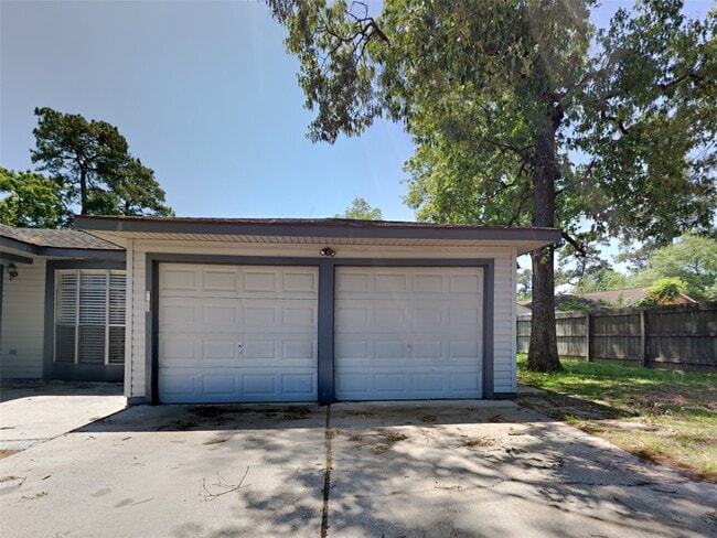 Building Photo - 17623 Huntersglen Cir