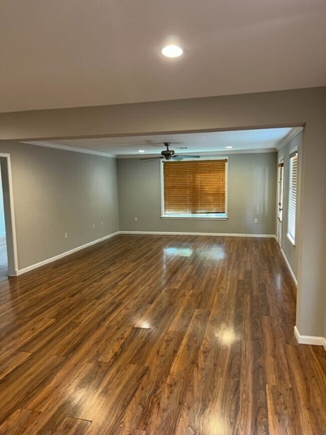 Building Photo - 1901-1902 Ethel St