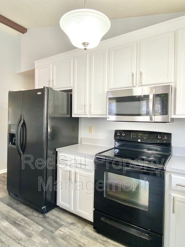 Building Photo - 707 Mandy Trail