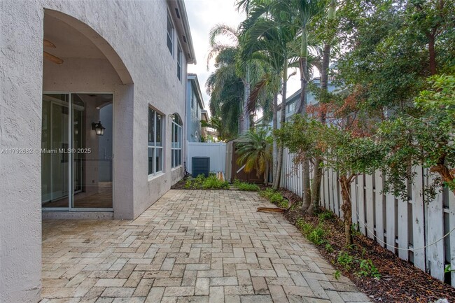 Building Photo - 3755 SW 50th St