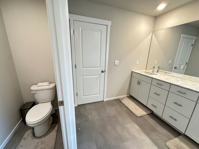 Building Photo - RENTAL! Spacious 6-Bedroom Home Near JBLM – Built in 2025
