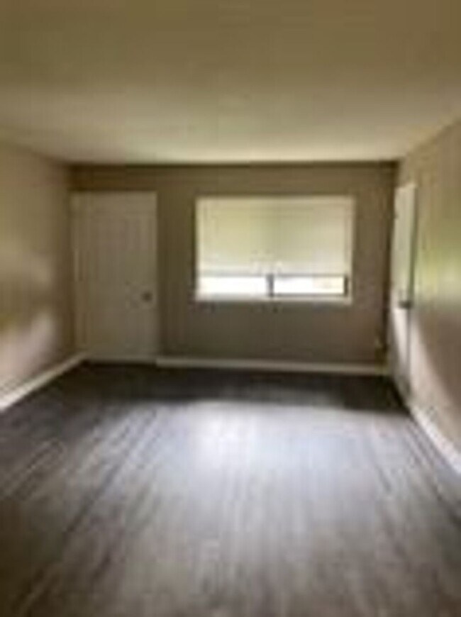 Building Photo - 218DU
