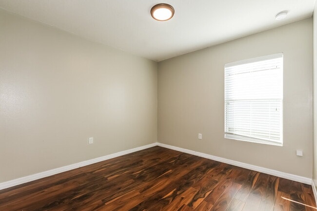 Building Photo - 4326 Fieldview Cir