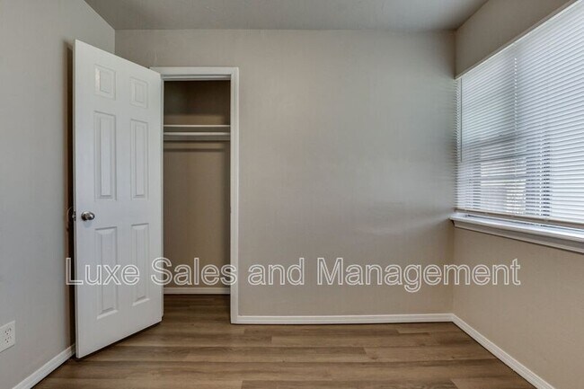 Building Photo - 1005 SW 63rd St