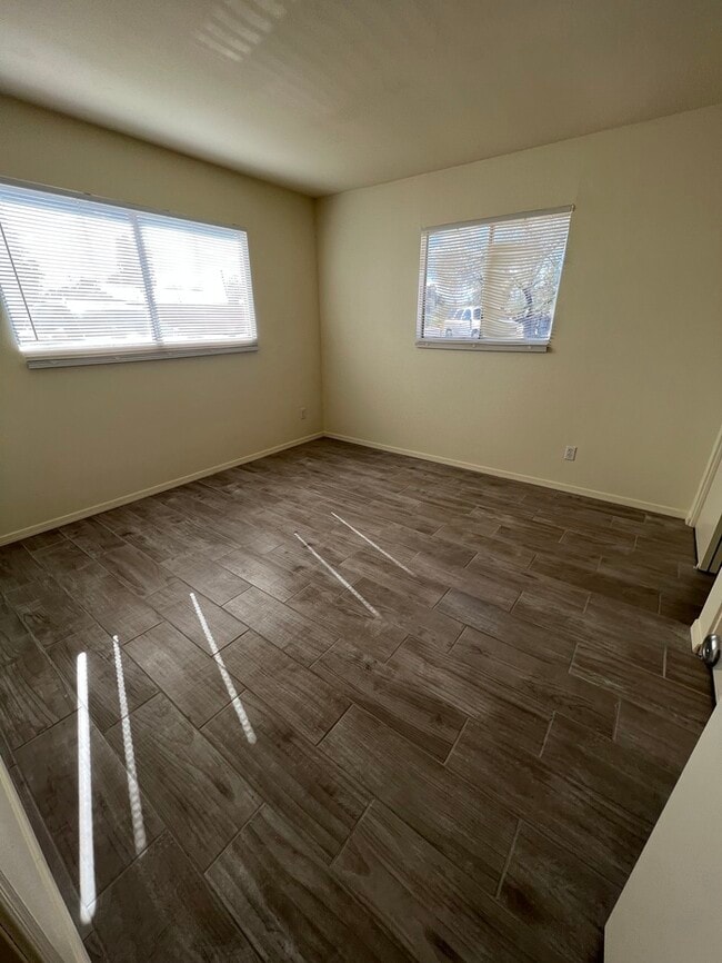 Building Photo - Townhome For Rent