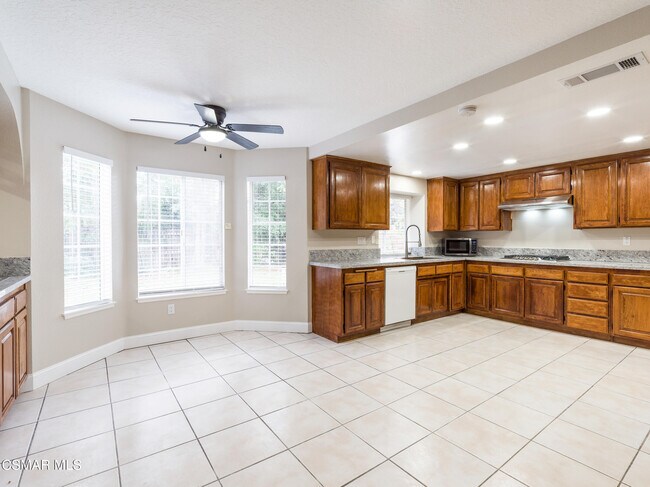 Building Photo - 382 Rockedge Dr