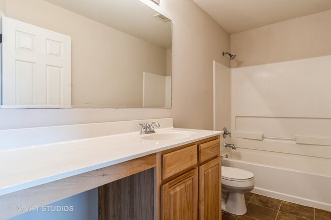 Building Photo - 1028 Heron Cir