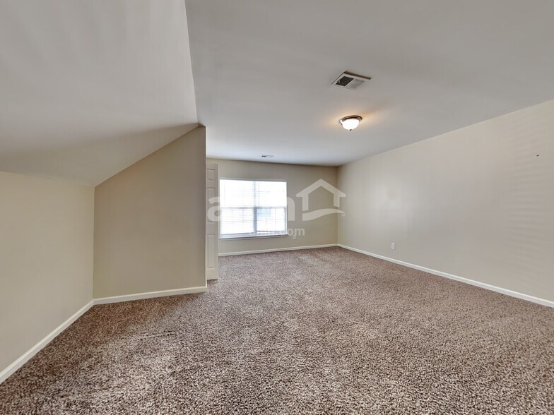 Building Photo - 417 Green Park Ln