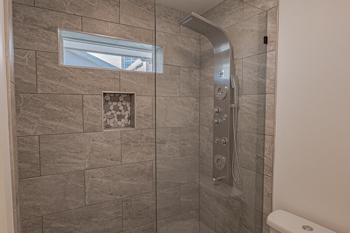 Building Photo - 8087 Meadow Rd