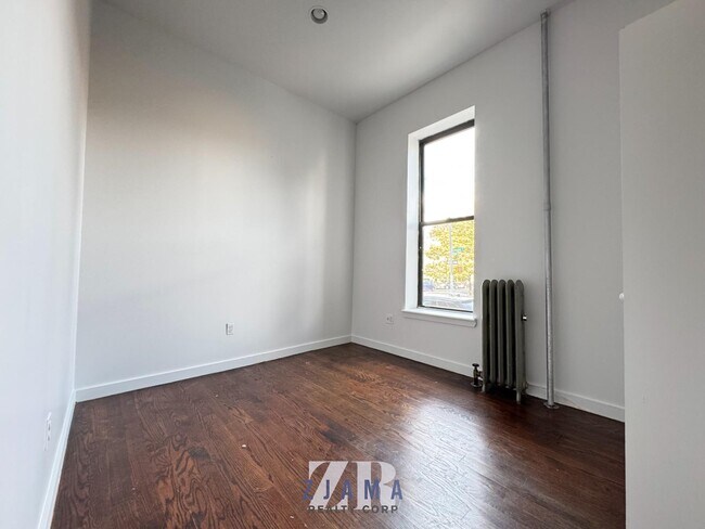 Building Photo - 68 Putnam Ave